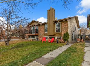 118 W Bermuda Rd NW, Calgary, AB T3K1G7