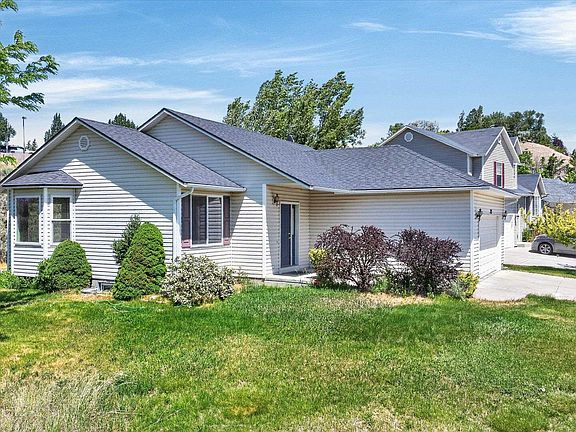 2nd image of 3191 Goldfield Dr