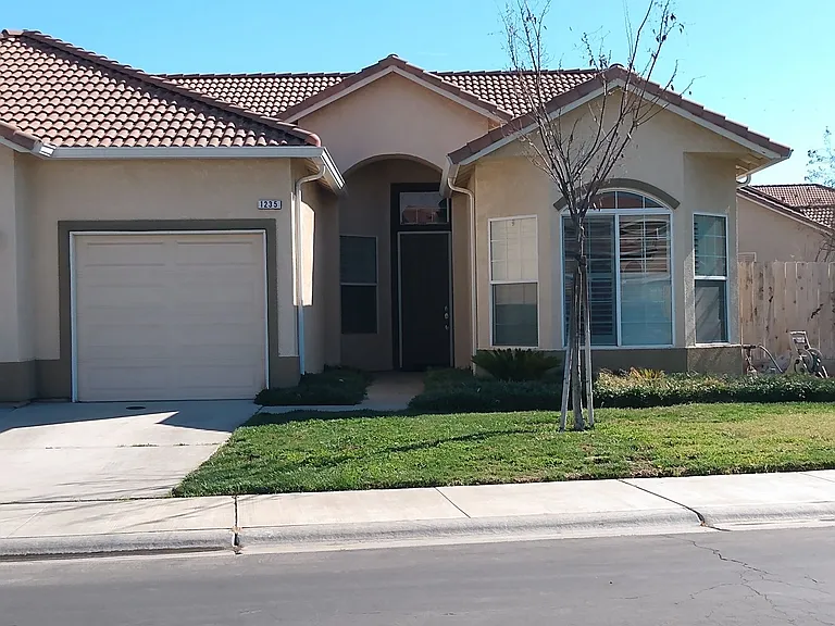 1235 Paradise Loop — Photo 1