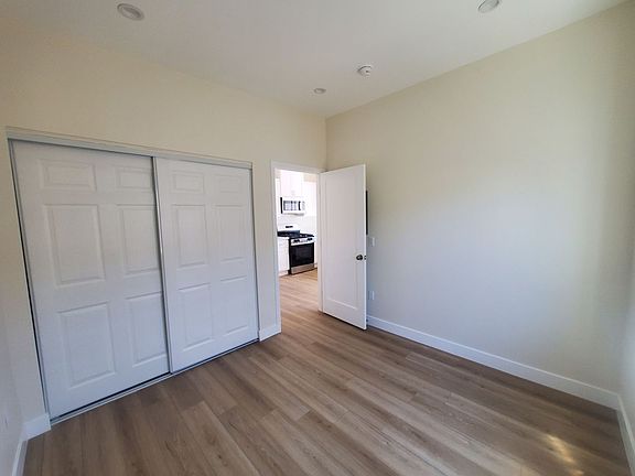 4th image of 2323 Lemon Ave #1/2