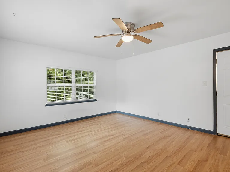 620 E Sears St — Photo 20