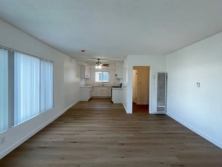 Van Ness Apartments — Photo 17