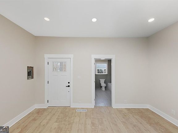 4th image of 976 Linam St SE