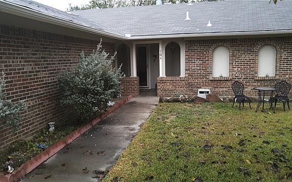 4th image of 704 Long Dr