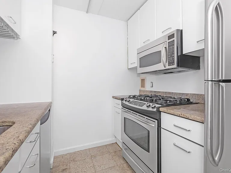4 Martine Ave #1120 — Photo 9