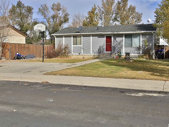 3rd image of 1445 Moran Dr