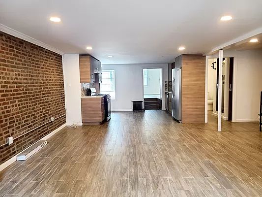 4th image of 141 17th St #1