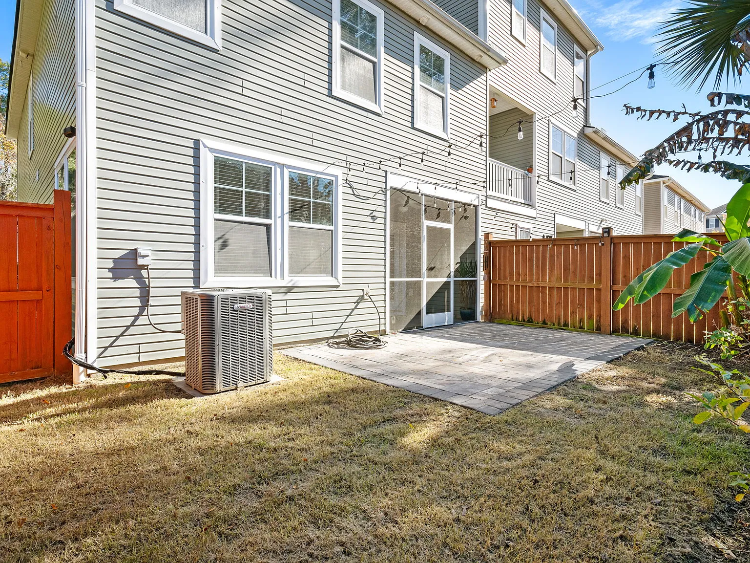 3 bed, 2.5 bath, 1914 sqft, $4,000 — Photo 2