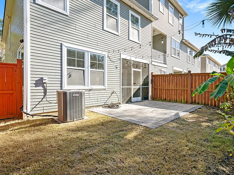4101 Hartland St — Photo 2