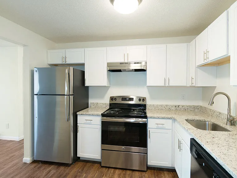 South Winds Apartments — Photo 30