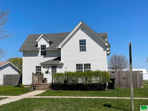 717 12th St, Onawa, IA 51040