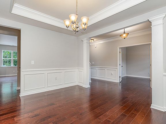 4th image of 77 Florence Dr