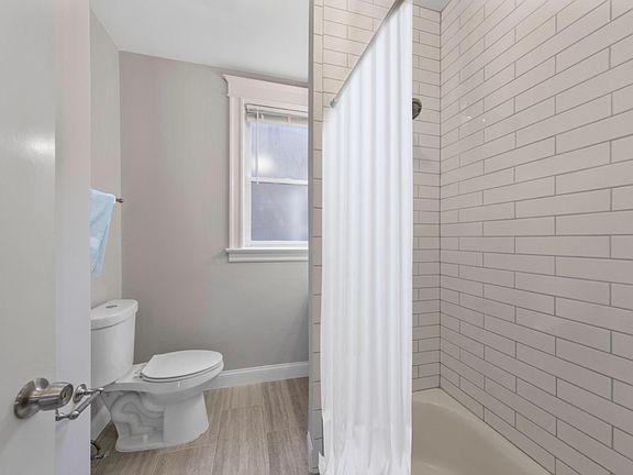 5th image of 5744 Pershing Ave #2E