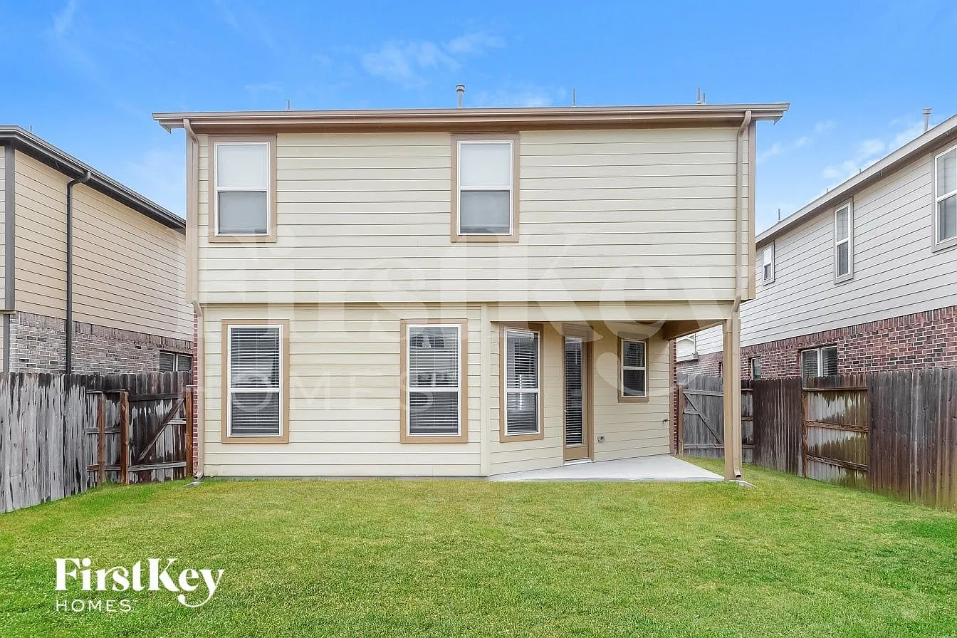 3 bed, 2.5 bath, 2502 sqft, $2,525 — Photo 3