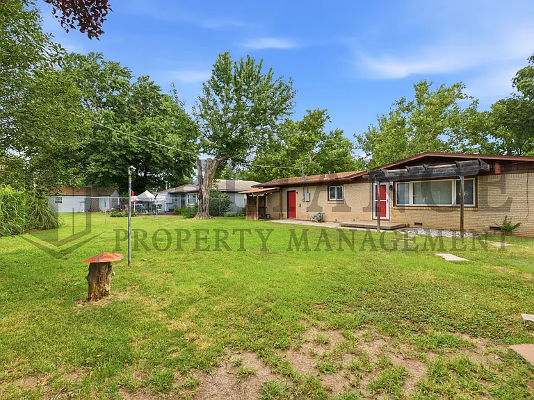 9923 W Binter Ln — Photo 8