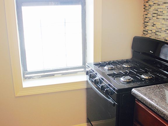5th image of 340 Maple St APT B9