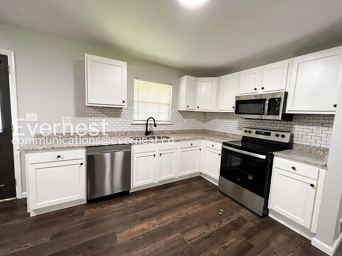 222 Rebecca Dr — Photo 2