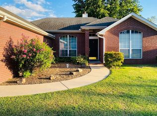 63 W Northaven St, Farmington, AR 72730