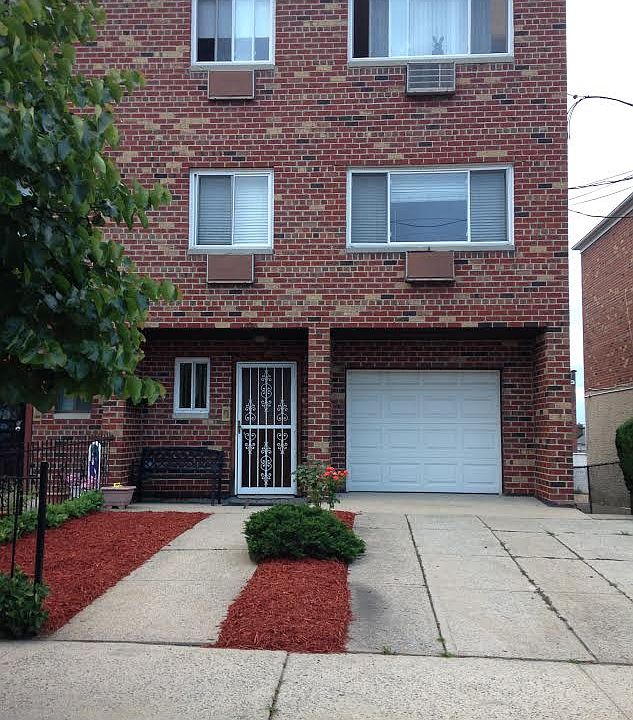 1st image of 948 Clarence Ave
