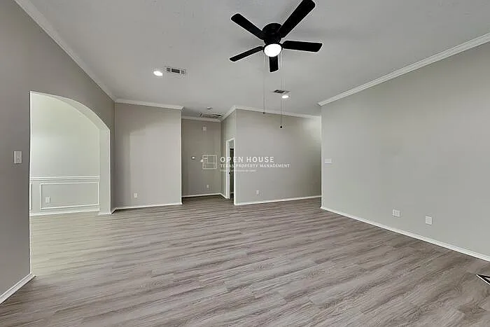 3 bed, 2.0 bath, 1814 sqft, $2,350 — Photo 4