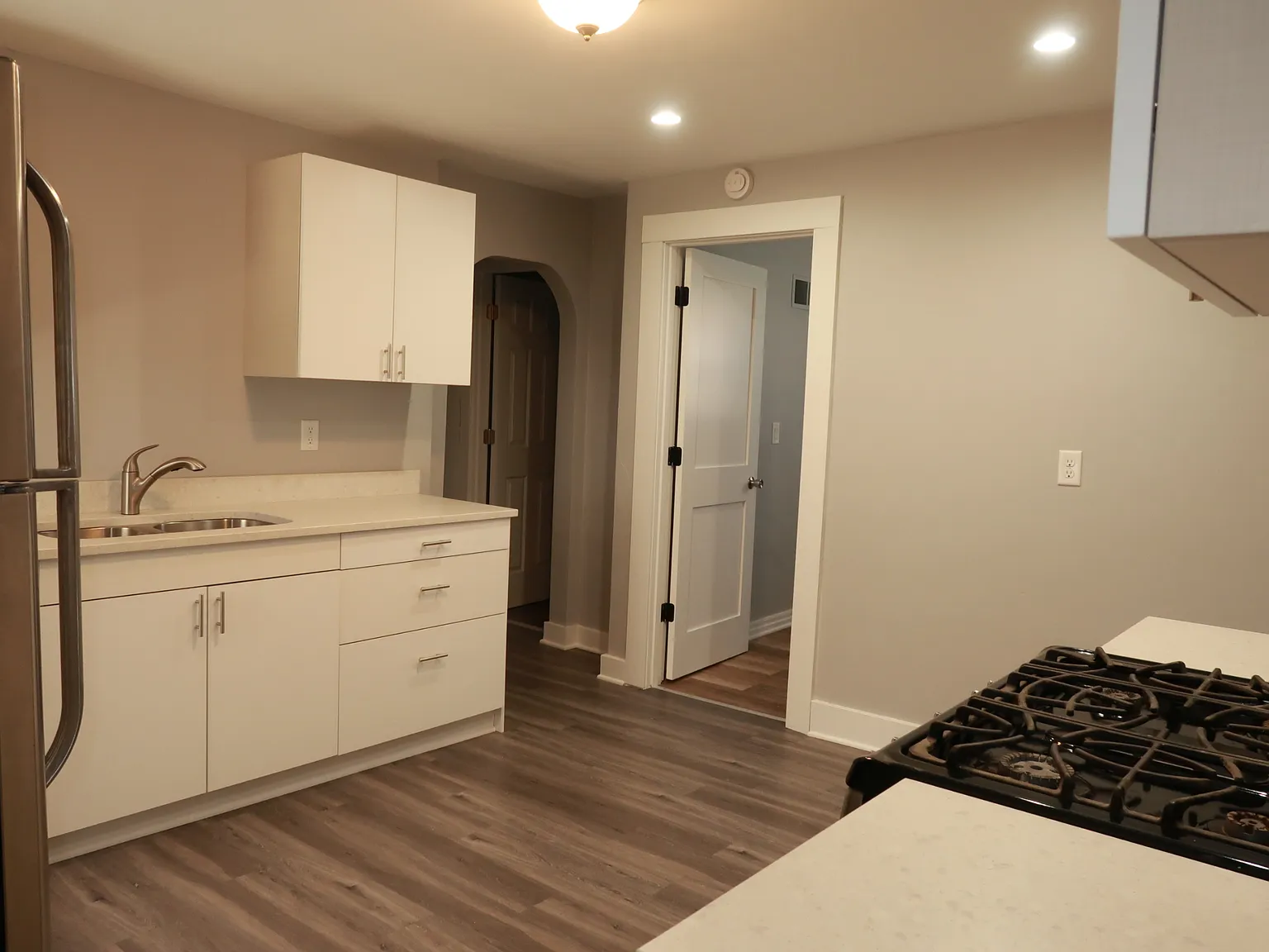 2 bed, 1000 sqft, $1,400 — Photo 2