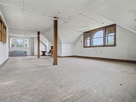 36th image of 1435 Market Ave N