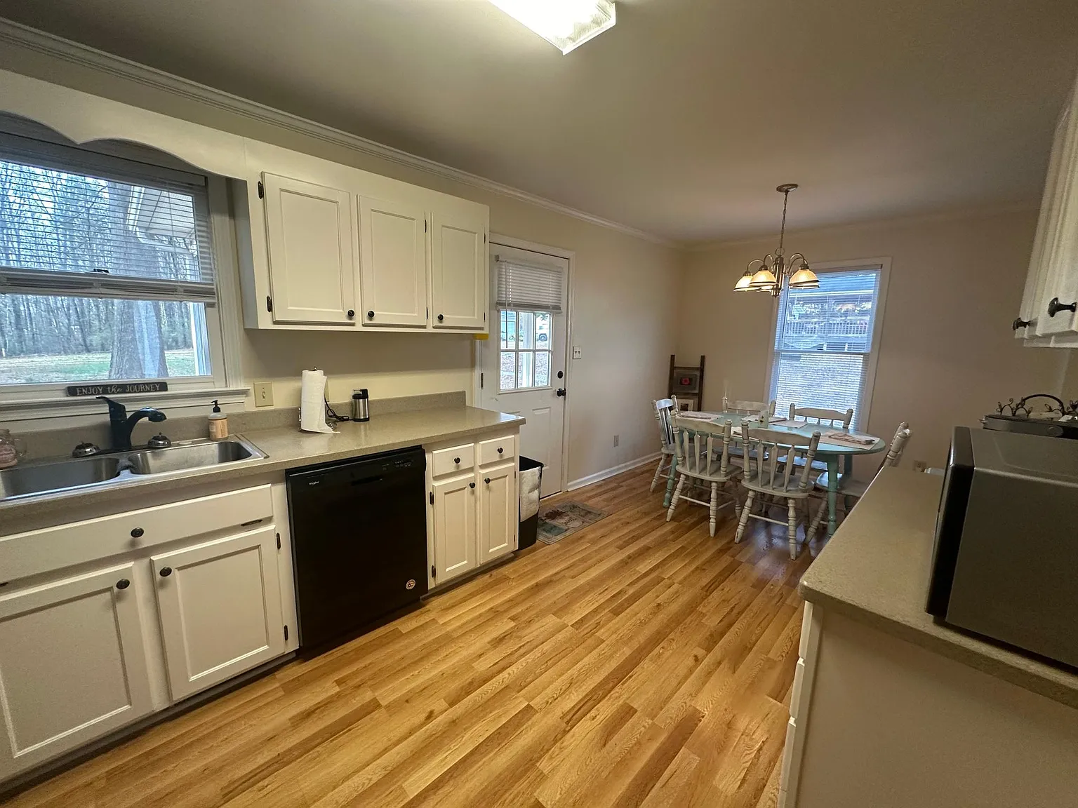 3 bed, 1200 sqft, $1,850 — Photo 4