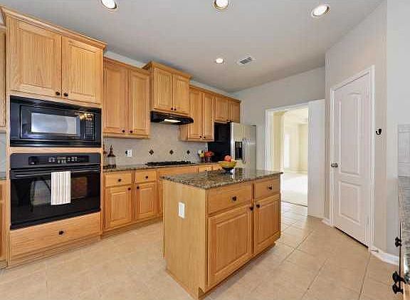 2nd image of 2913 Stonecreek Dr