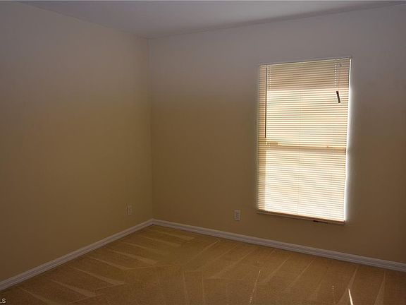 5th image of 320 Kerrsdale Cir