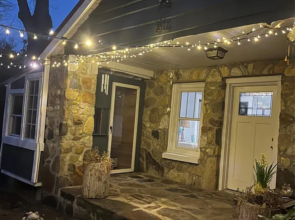 86 R And R Hyder Ln, Hendersonville, NC 28792