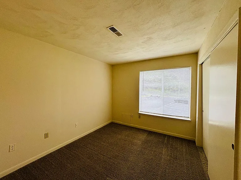 844 Claytor Sq — Photo 12