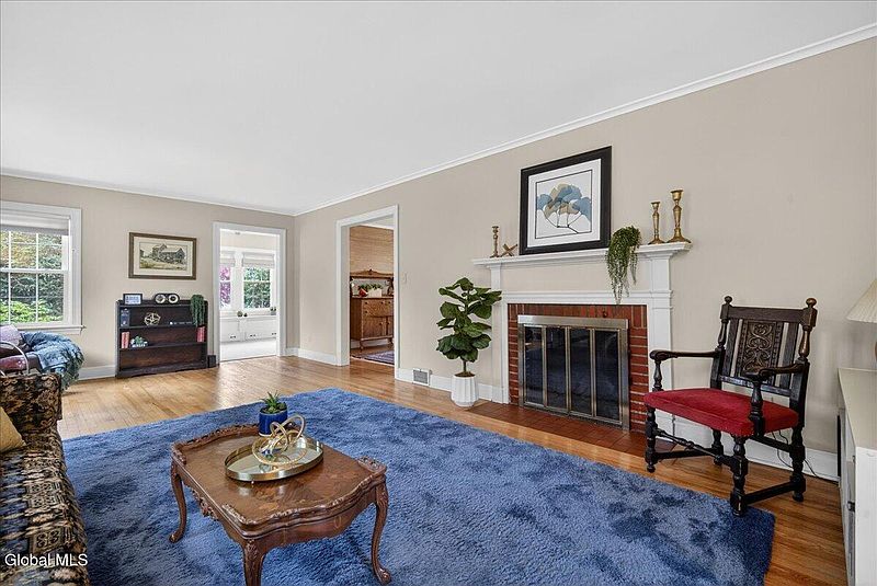 5th image of 25 Pinedale Avenue