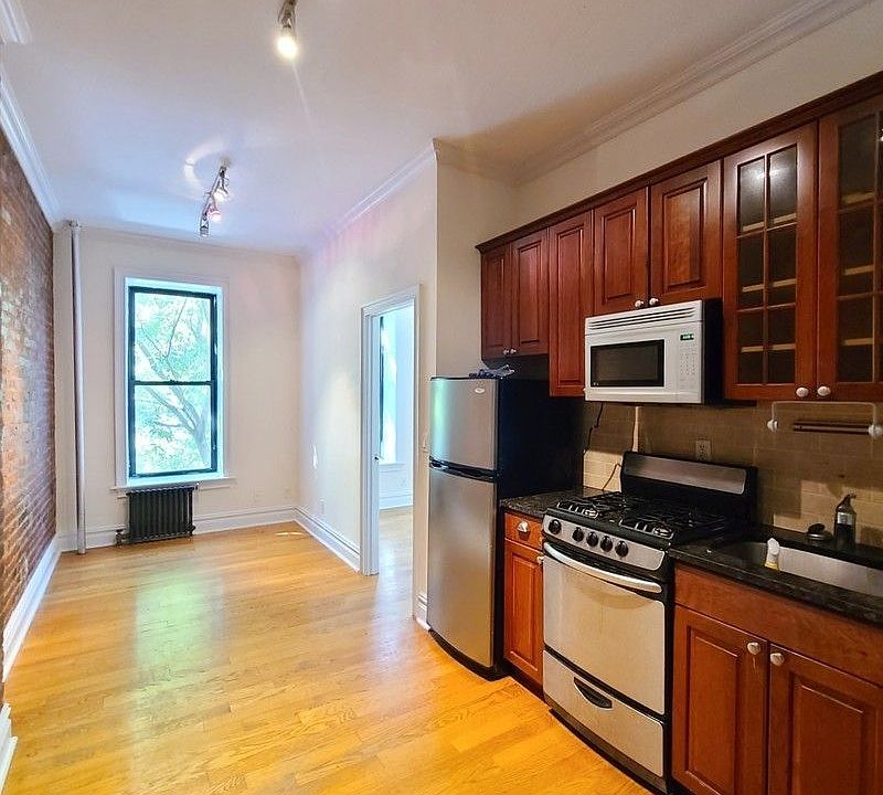 1st image of 409 E 6th St #2AA
