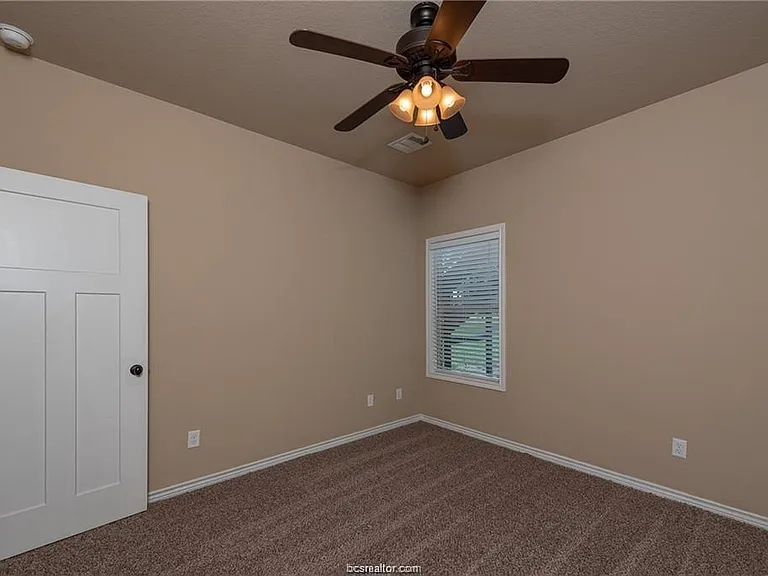 4001 Golden Eagle Dr #B — Photo 9