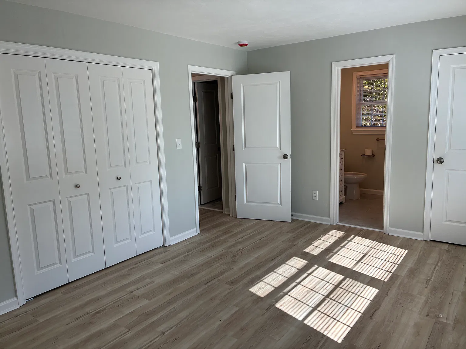 3 bed, 2400 sqft, $3,800 — Photo 3
