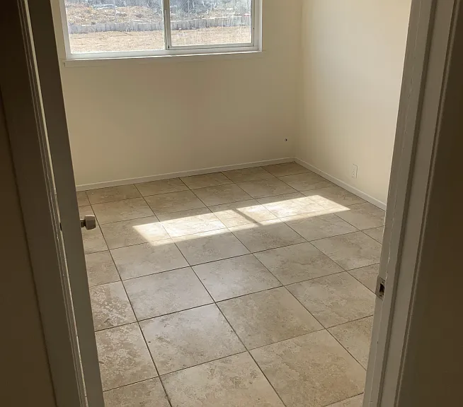 2ND BEDROOM W/ CLOSET