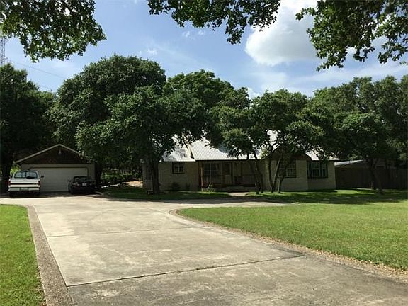Welcome Home to San Marcos Texas Ranch Style Living!