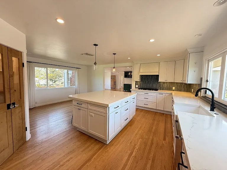 1401 Forest Ave — Photo 8