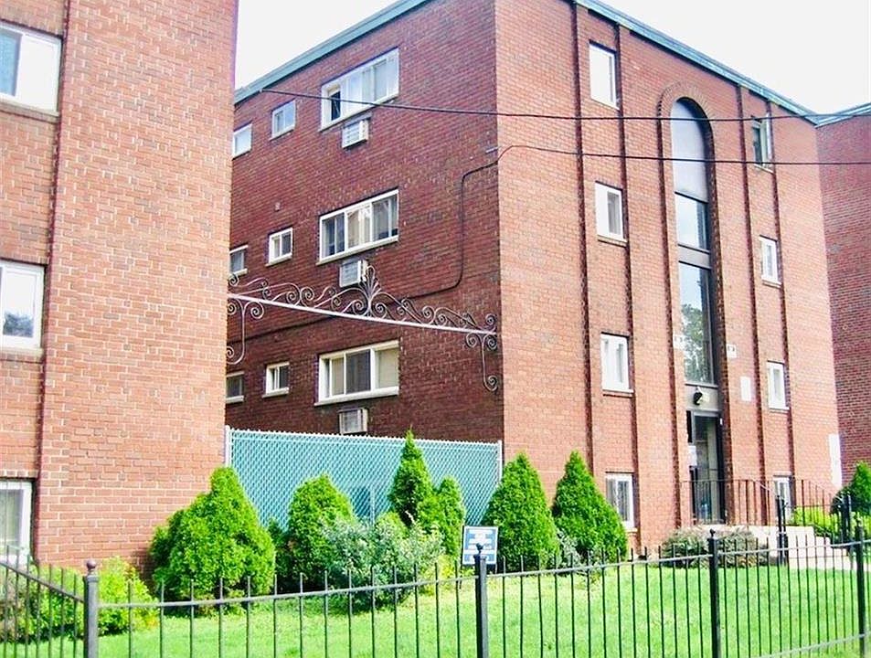 2nd image of 32 Huntington St