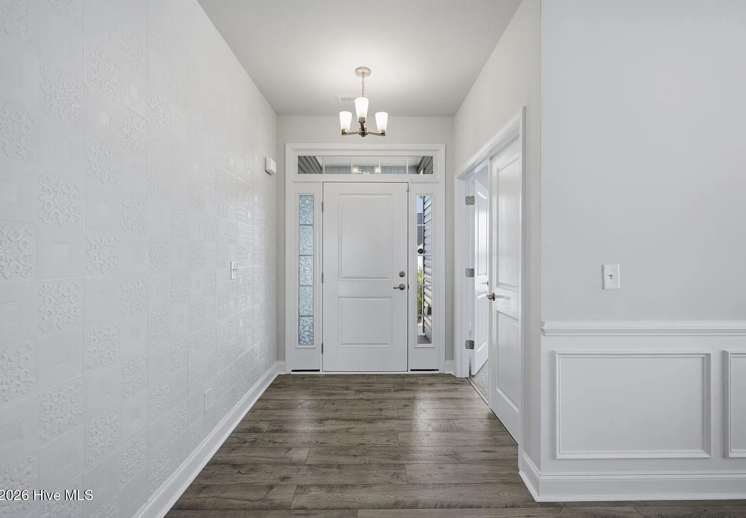 4 bed, 2.0 bath, 1830 sqft, $2,000 — Photo 2