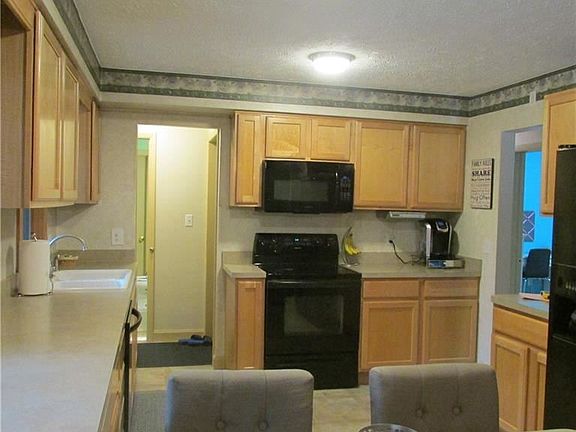 3rd image of 21519 Willow Ln