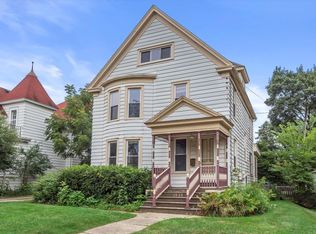 1523 N 70th St, Wauwatosa, WI 53213