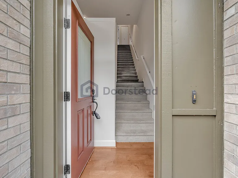 1333 Chelsea Walk NE — Photo 3