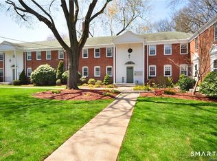53 Robin Rd APT B1, West Hartford, CT 06119