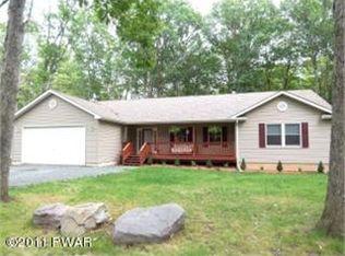 245 Powderhorn Dr, Lackawaxen, PA 18435