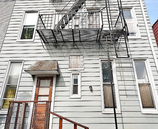 5th image of 166 Eagle St