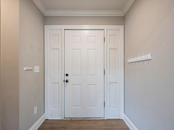 2nd image of 1915 Toole St