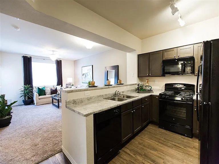 THE GALLERY APARTMENT HOMES — Photo 7