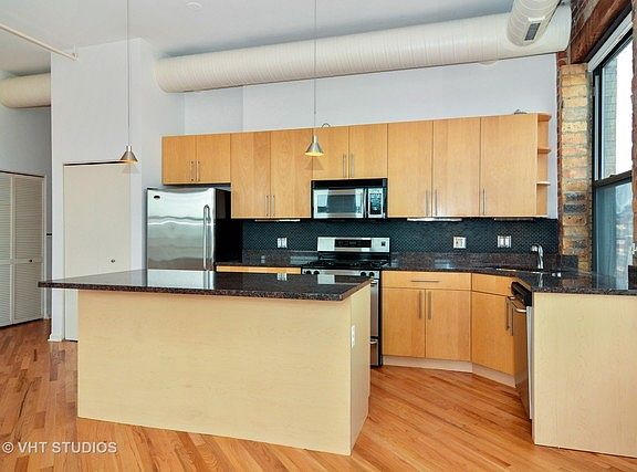 5th image of 1400 N Milwaukee Ave APT 402
