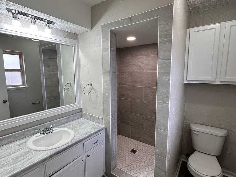 4700 Clendon Way — Photo 8